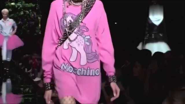 Moschino 莫斯奇诺 2018春夏时装系列秀场!