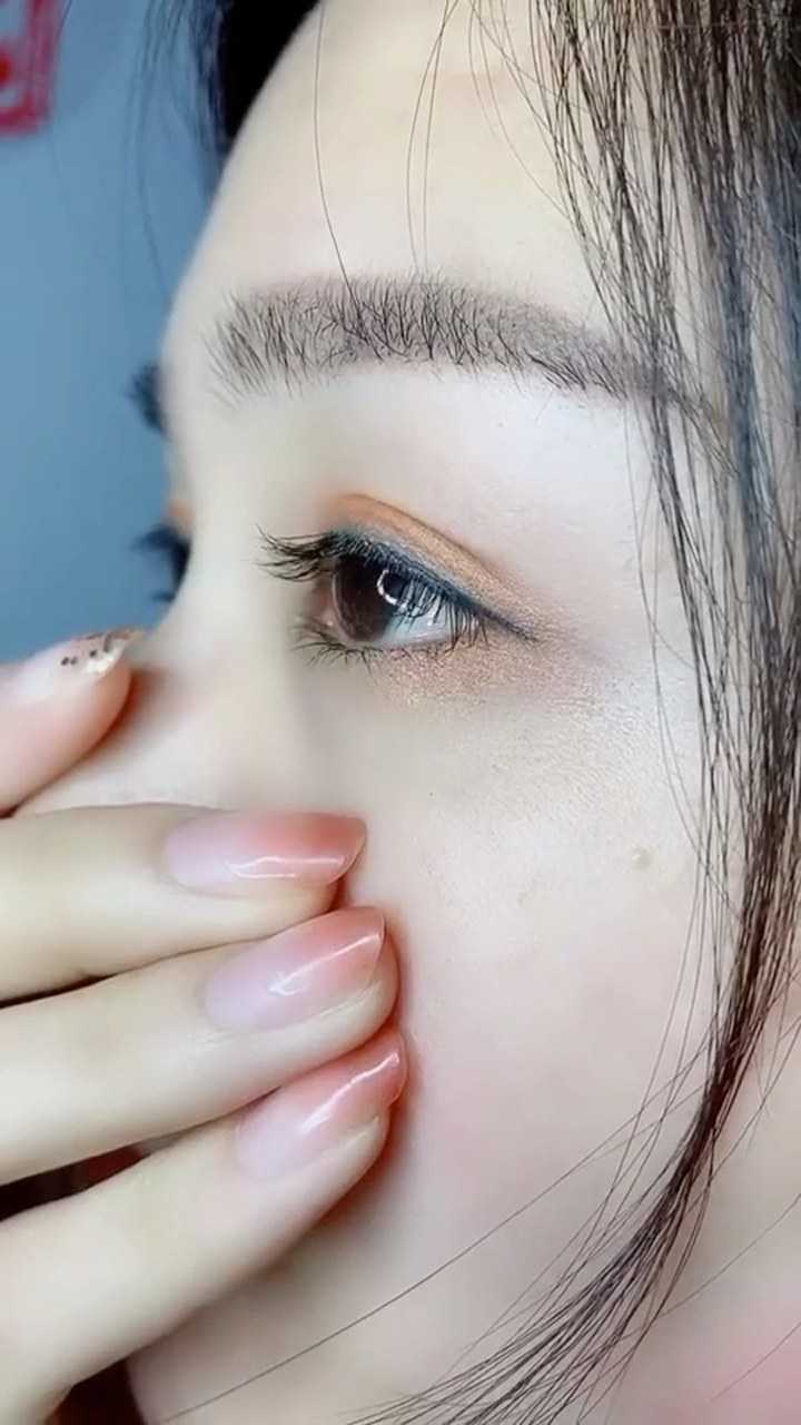 女朋友说她的睫毛太短了