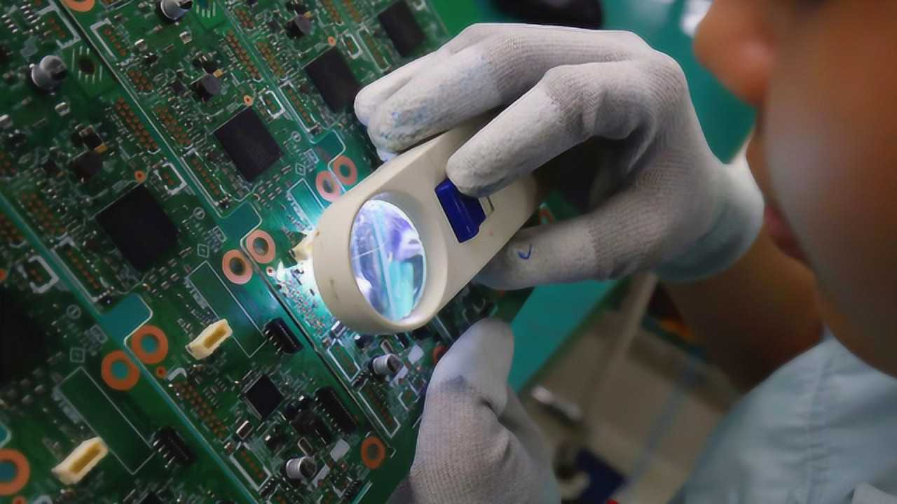 光刻胶受益国产化迎来快速发展期两千多亿的投入催生希望