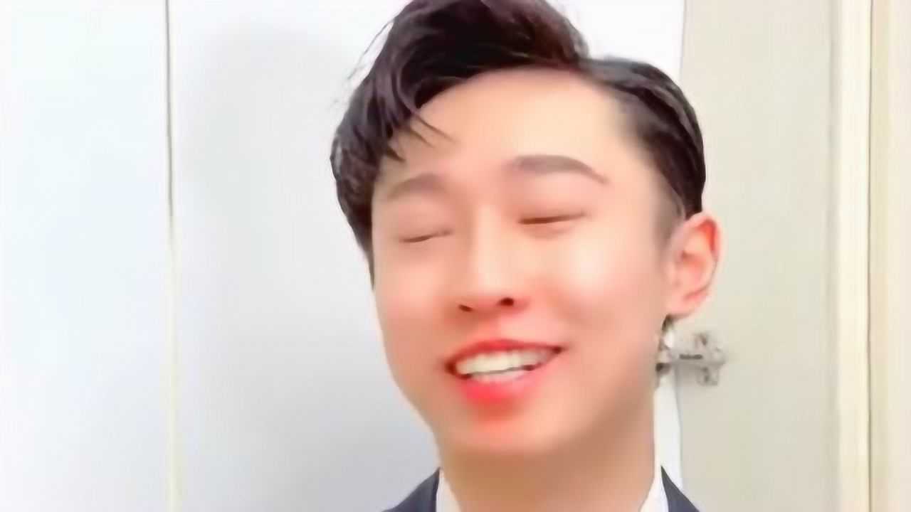 网红周小闹十年前，地下商场遇见前男友，这反应也是没谁了！_腾讯视频