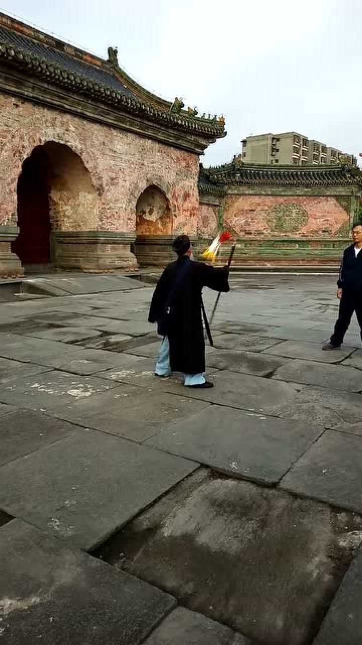 武当山知名网红老道士剑法教学