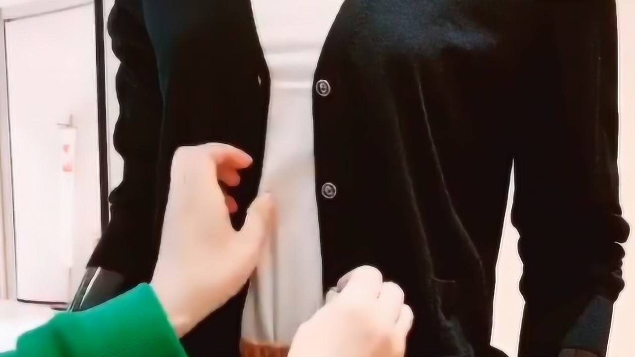 这才是开衫扣子的正确扣法,别再那样一本正经了!