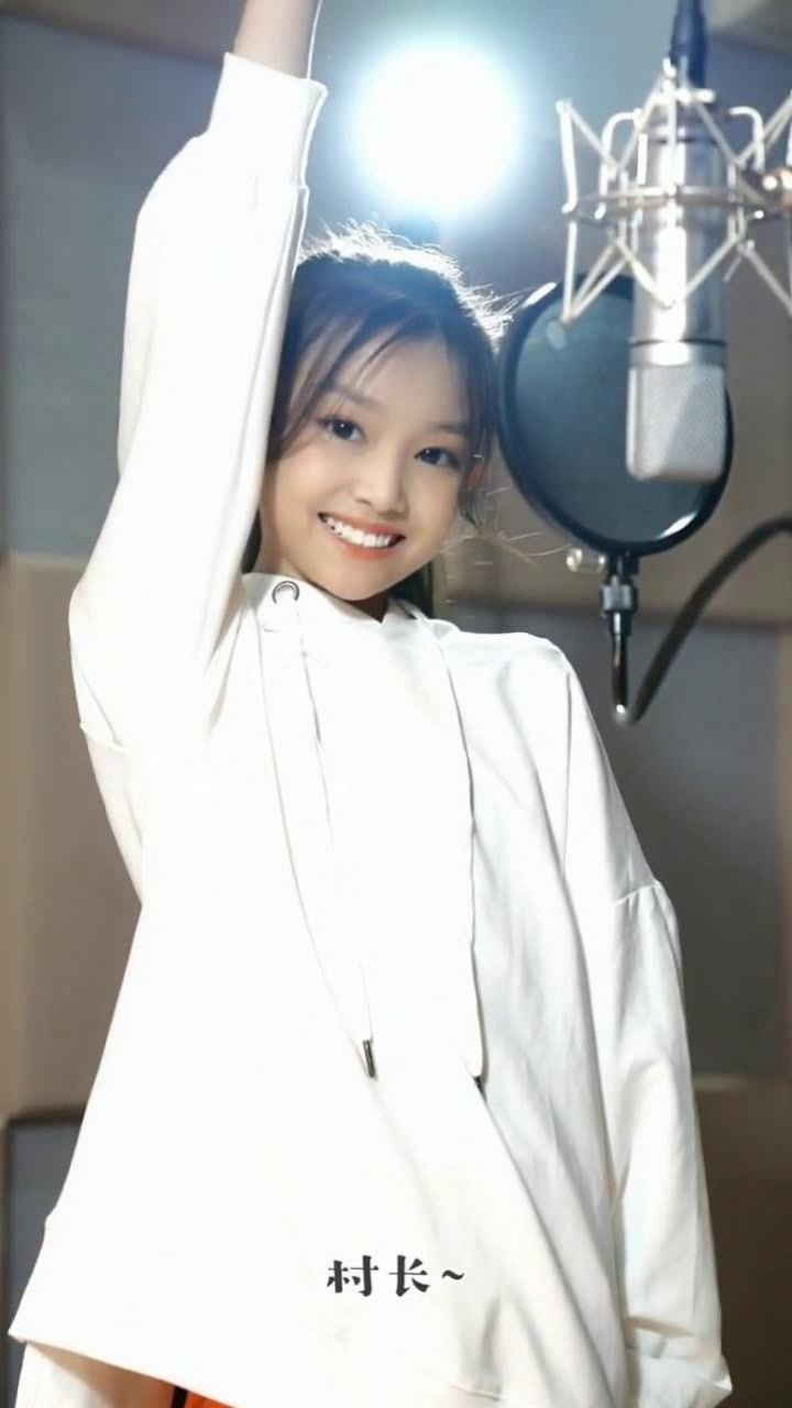 宋小睿挑战用四种声音演唱惊雷好有才华的小姑娘未来可期