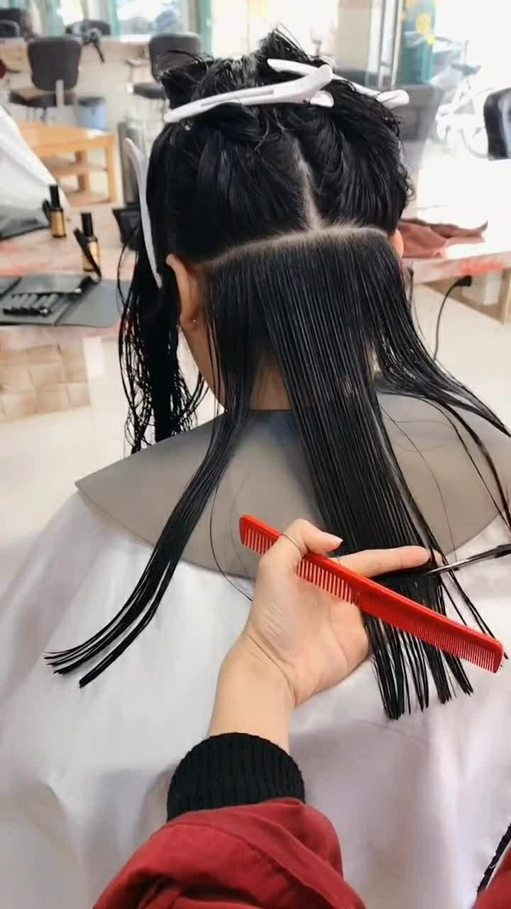 小姐姐剪了多年的长发我都替她心疼