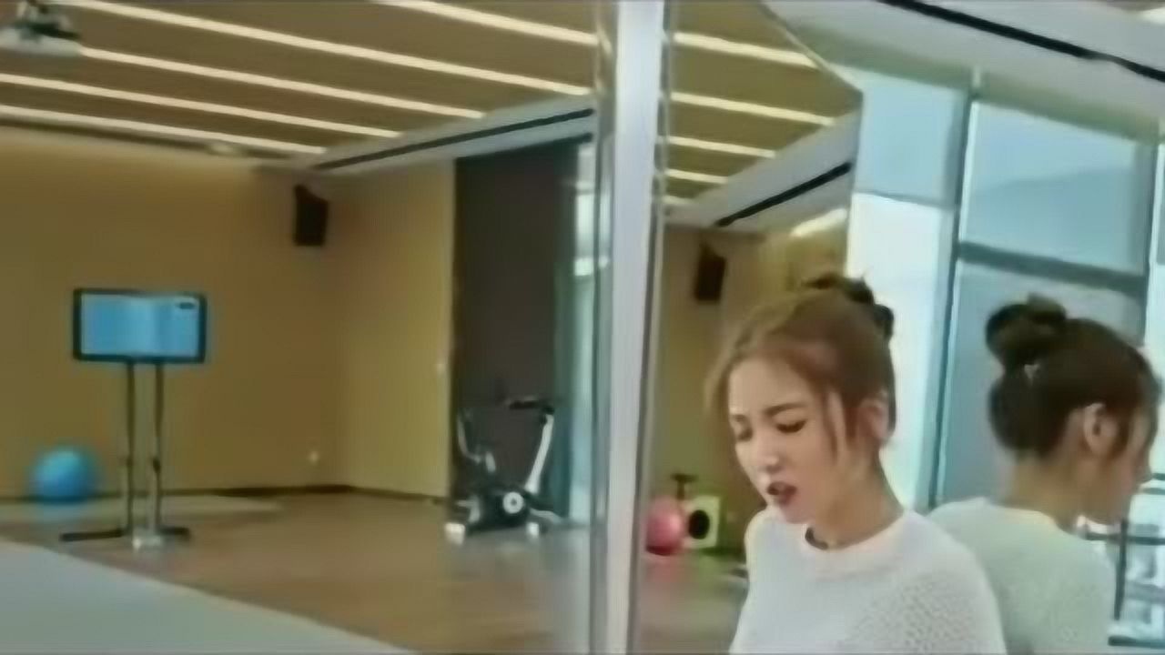 刚上班老师就让你脱光衣服,女主照做,最后成为神级模特!_腾讯视频