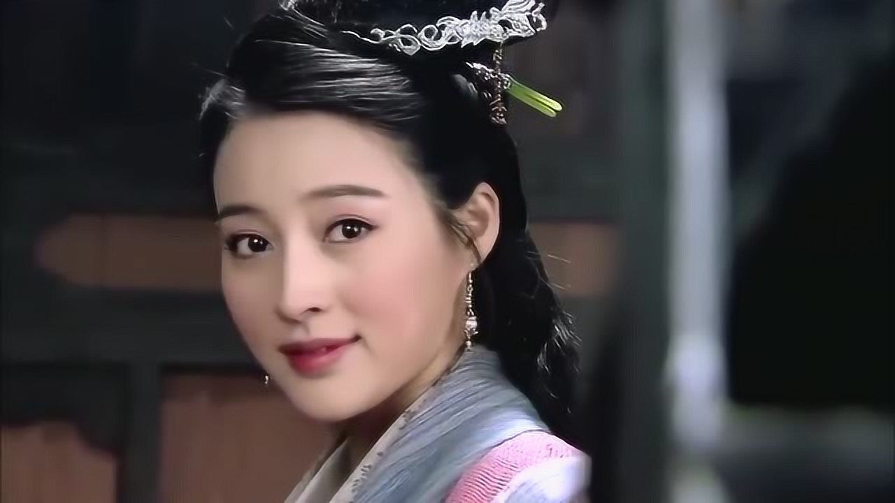 新水浒传潘金莲在家打扮喝酒脸色陀红美艳的不可方物