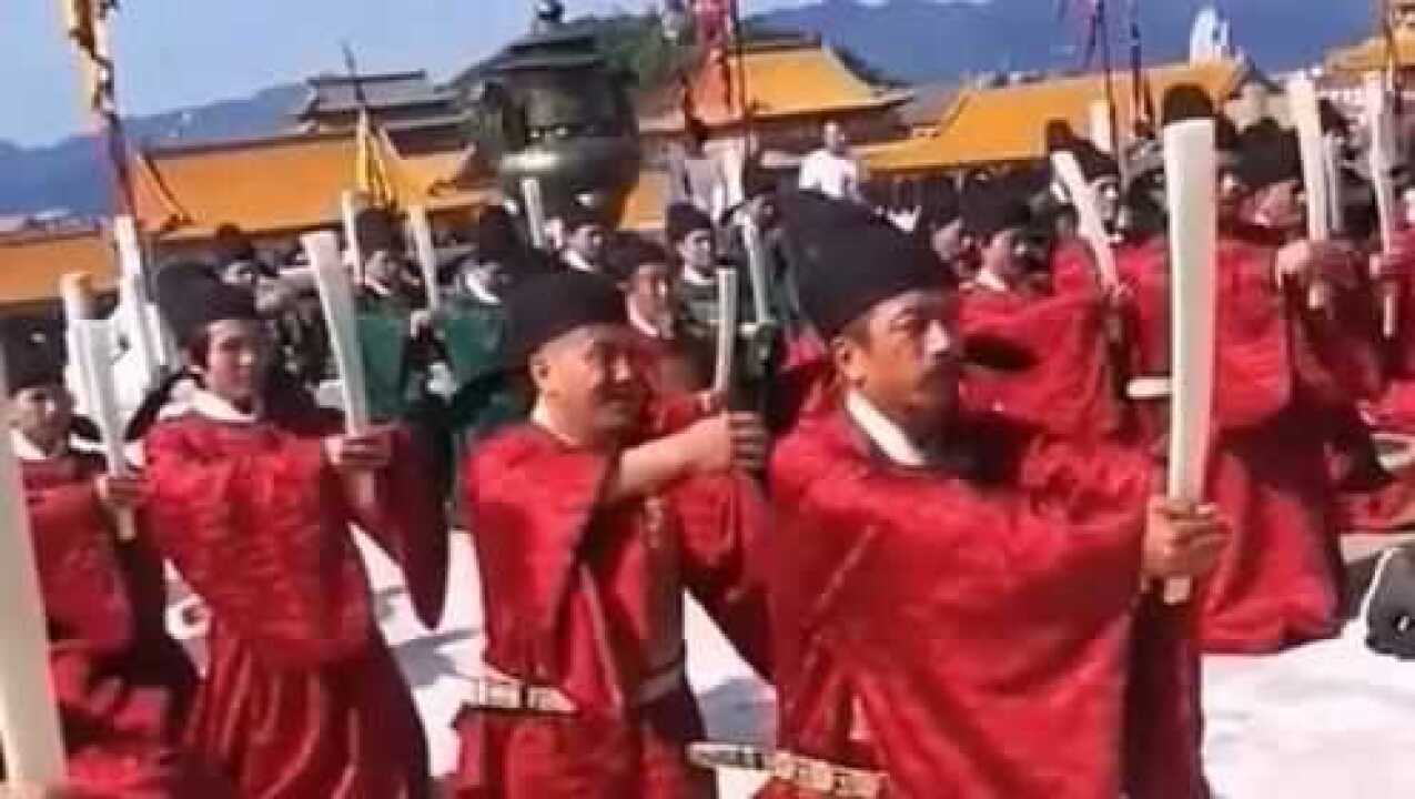 古代上朝的场面也太宏大了吧,看到这么多大臣下跪,真让人感慨万分!_腾讯视频