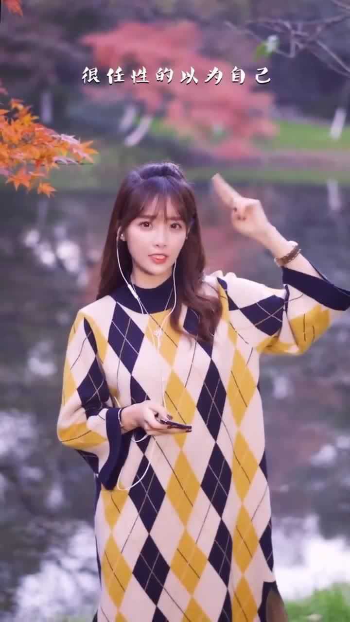 喜欢唱歌的兔子牙小姐姐笑容很甜美很招人喜欢