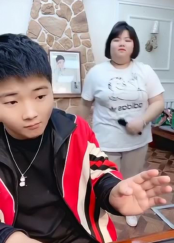 白小白和大萌一起直播真的是太搞笑了