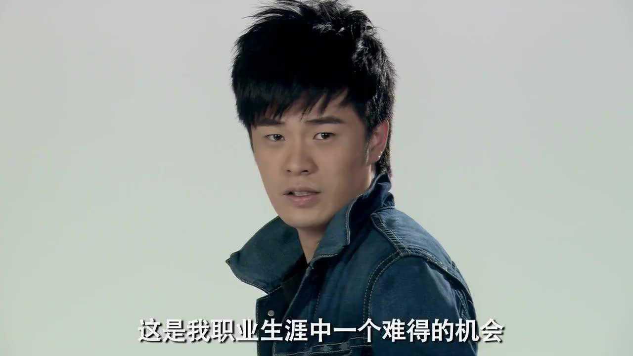 曾小贤上班睡觉被丽莎榕逮了个正着这睡觉的姿势就问还有谁