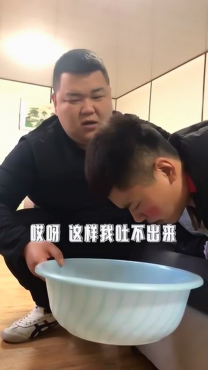 以后喝醉想吐吐不出来的可以来找我了就一眼让你吐的痛痛快快