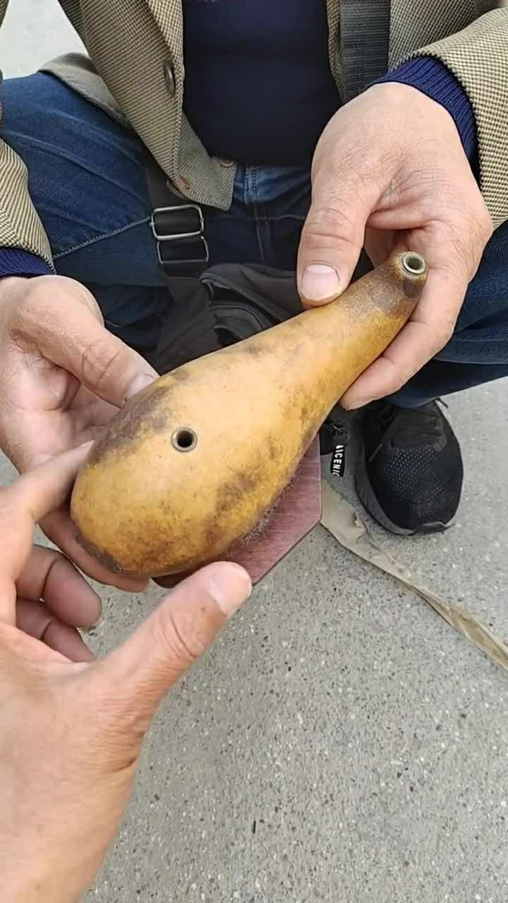 老大爷今天拿来一个自制暗器说能发射几百米远