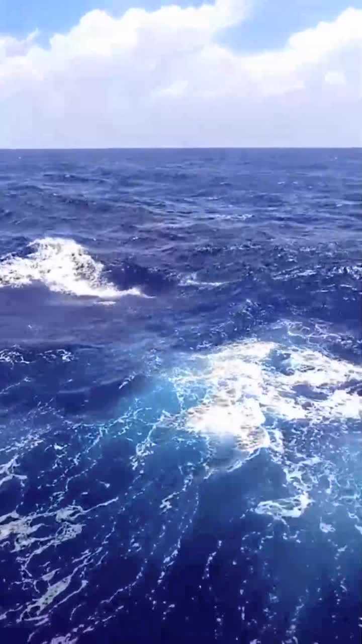 太平洋航行水深8158米只有深海才有这么的蓝