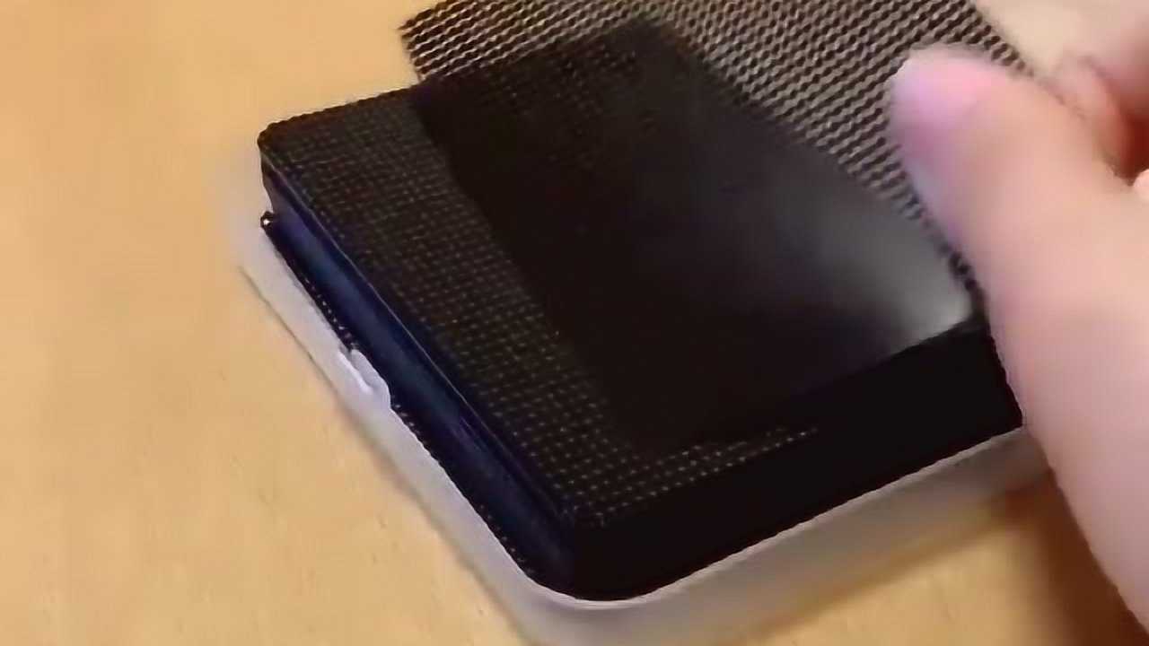 科技感十足的扑克牌,一副卖两百块钱,被称为老千监测器