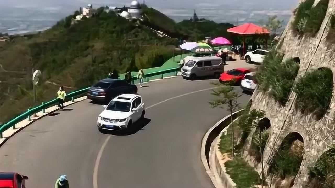 西安驪山上的最美環山路,特別適合自駕,汽車摩托車自行車都可以上來!