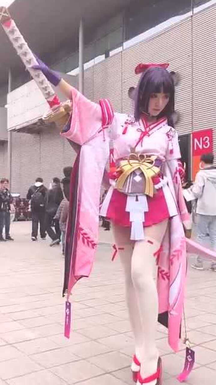 看小姐姐的二次元妖刀姬!踩在木屐上的丝袜美腿真是养眼啊