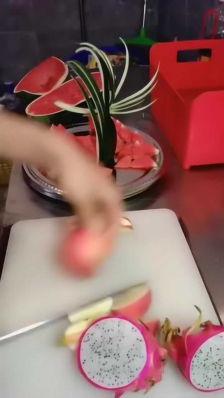 好看的西瓜果盘是这样切出来的,你学会了吗
