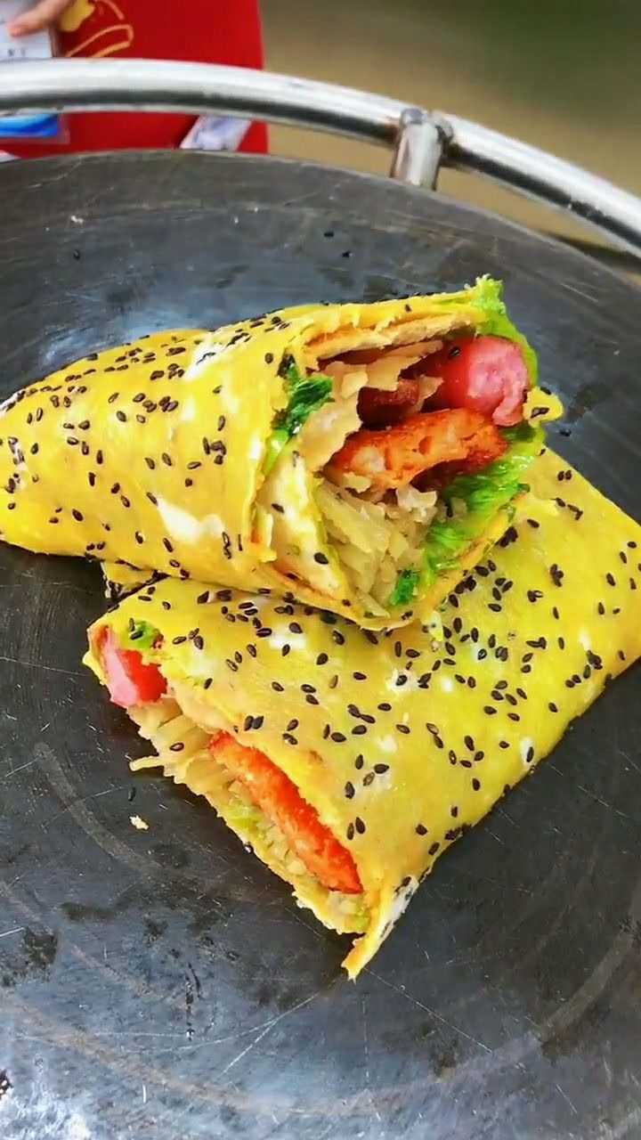 这是果蔬煎饼果子,不是加了色素,它很健康的!