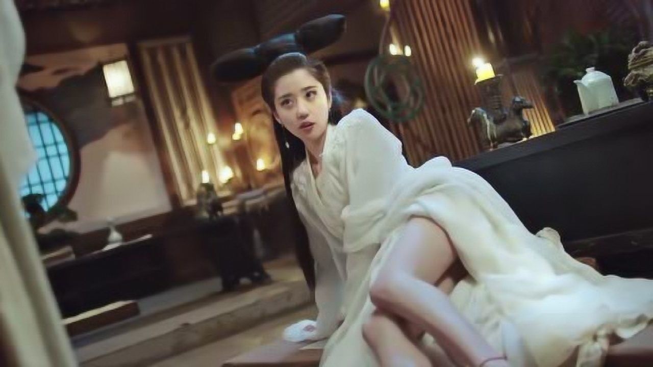 这个版倩女幽魂聂小倩直接大白腿勾引