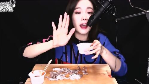 韩国素英小姐姐吃播带你在家吃活蹦乱跳的活章鱼你敢吃吗