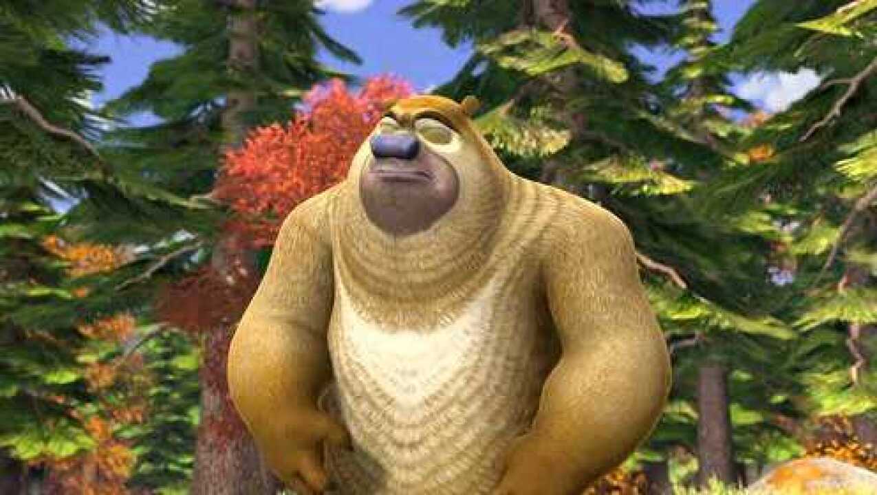 熊出没之熊心归来:光头强的盔甲和锯子很是坚硬,熊大根本不是他的对手