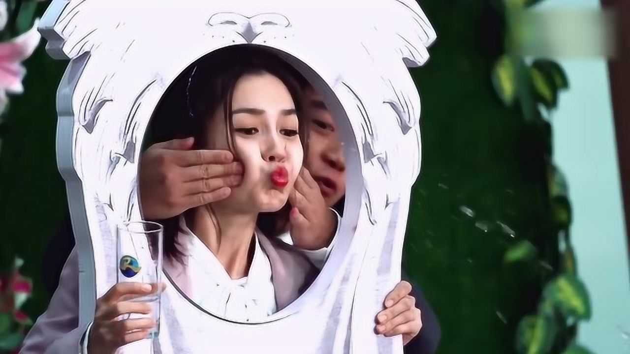 真会玩!郑恺借用游戏之名使劲按压angelababy的脸,笑翻旁观者