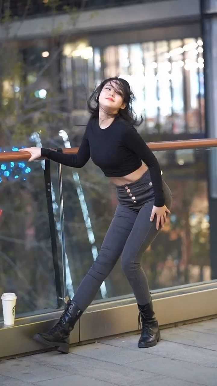 小姐姐的热情似火在燃烧