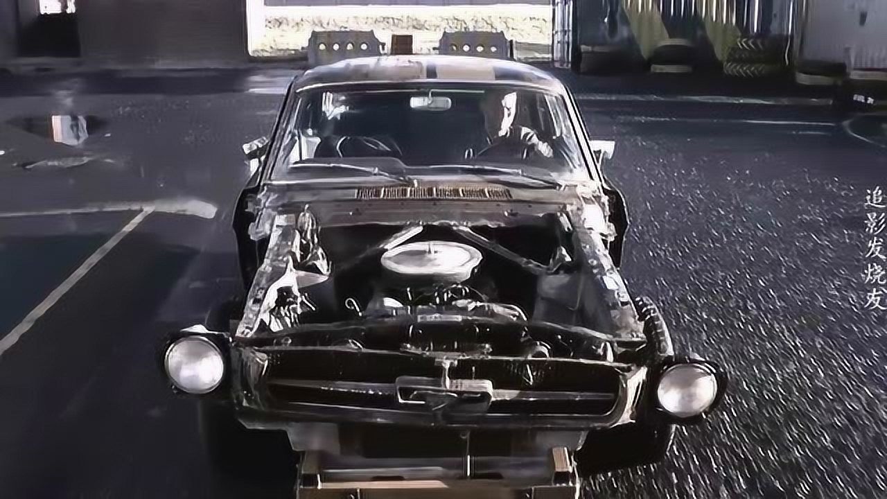 死亡飞车:弗兰克开着车沿监狱漂移了一圈,开车技术高超获高管青睐.