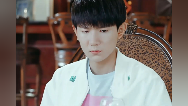 我们:王源生闷气也太可爱了吧