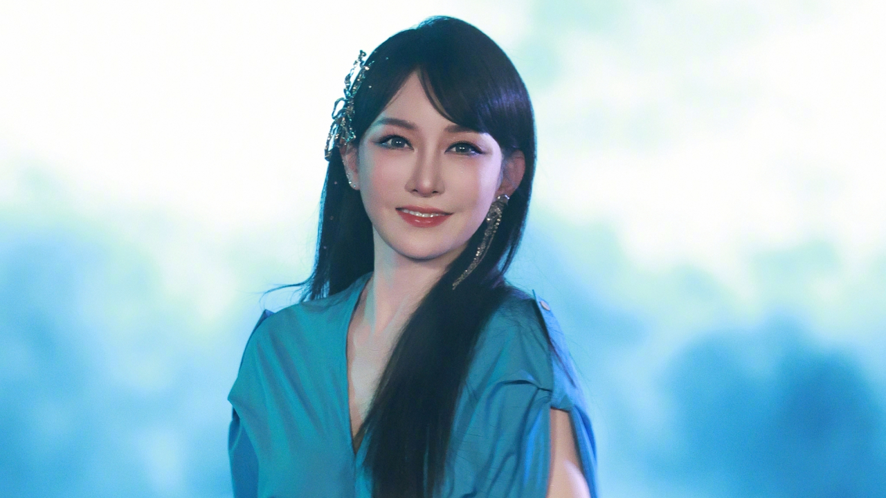 萨顶顶回忆大火逃生,下意识反应救演出服,因吸入太多烟伤了嗓子