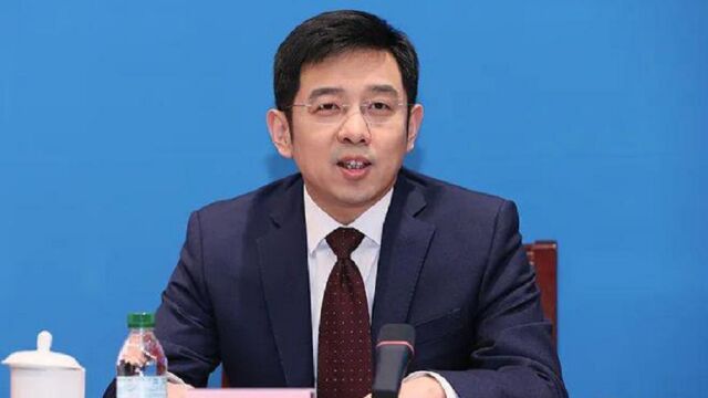 教育部新任新闻发言人王磊亮相,系教育部办公厅副主任