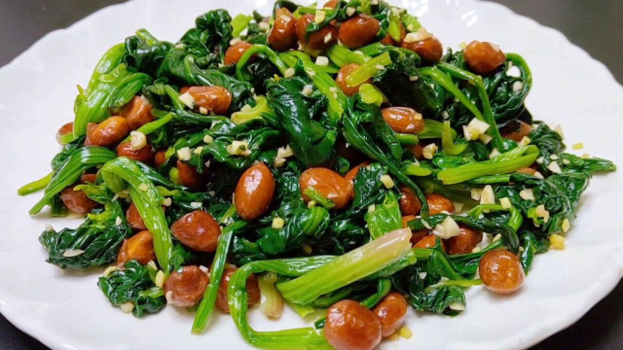 应了粉丝的要求,分享老醋菠菜的做法,比饭店的都好吃还快手