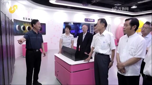 他组建科普专家团,为400多万青少年打开通向科学的大门