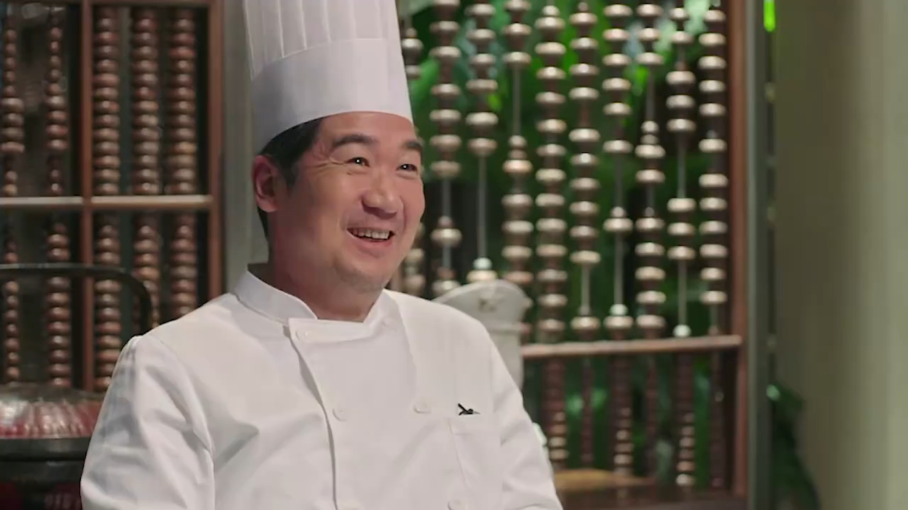 女婿第一次见岳父,自带盒饭就吃上了,哪料岳父是饭店大厨