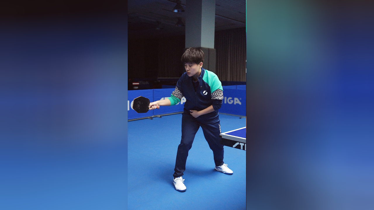 核心收胯顶胯,手腕外展内旋,顾若辰分享正手拉上旋弧圈球要领