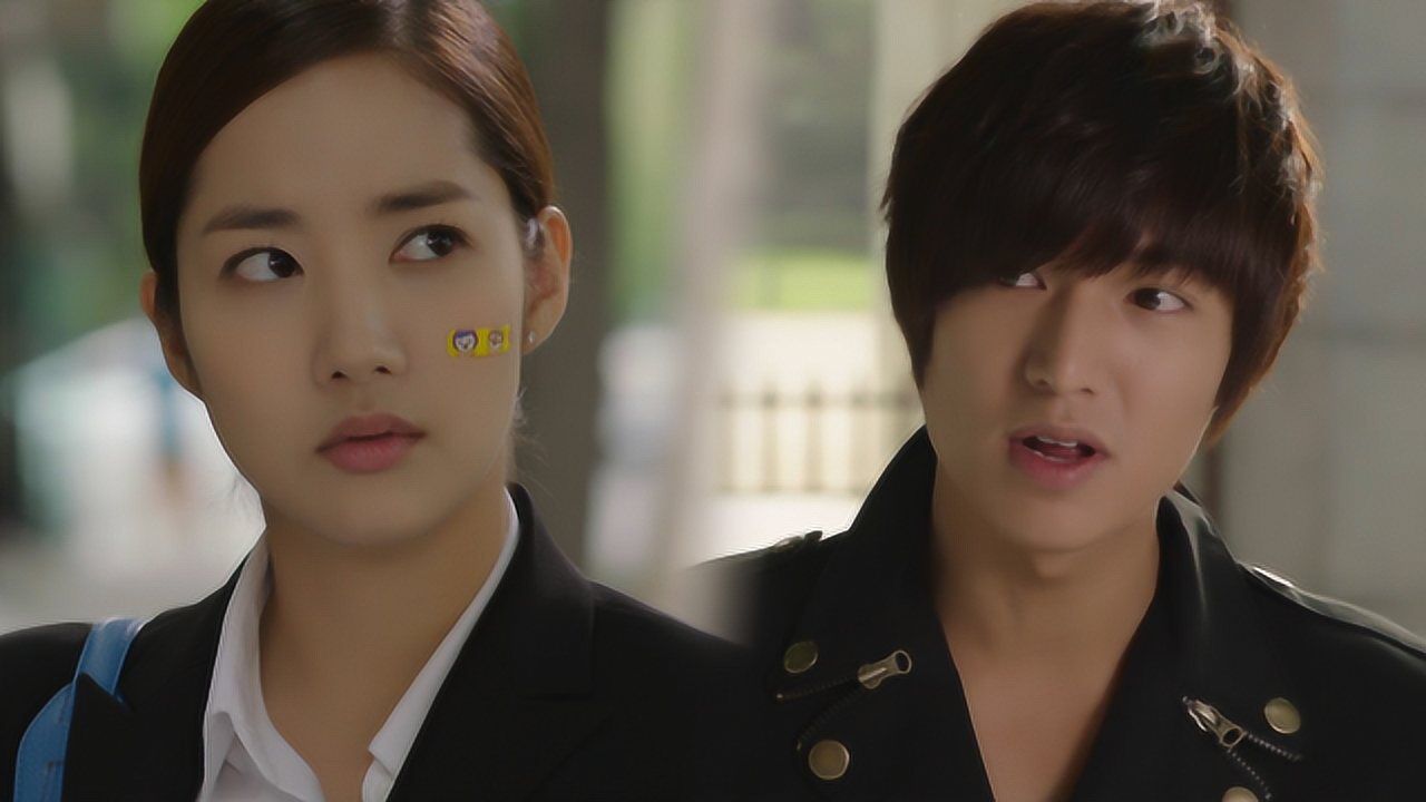 城市猎人:李敏镐跟踪找寻长腿叔叔的朴敏英!还在逞强,很可爱!