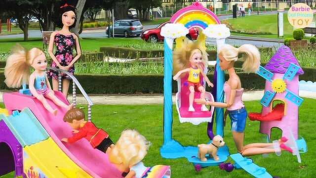 芭比娃娃卧室厨房玩具芭比和小芭比去公园玩耍