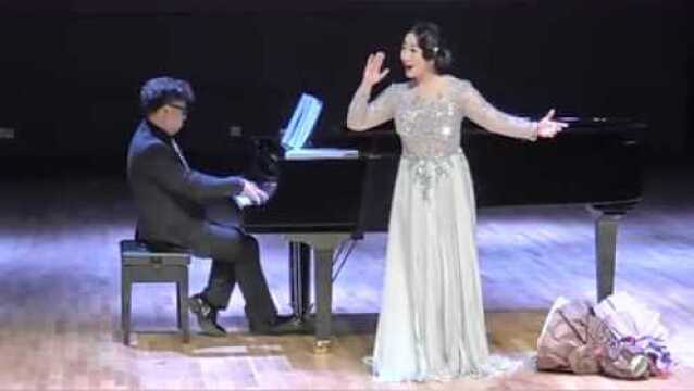 一曲林中小鸟美女演唱的超经典,高音部分真的是太棒了