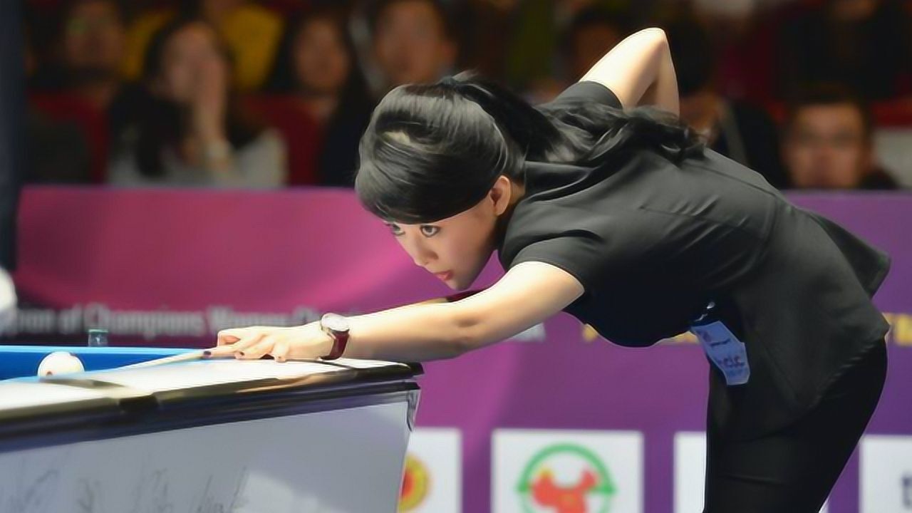 台球界的领军翘楚潘晓婷握杆姿势最美身上有一点让人惋惜