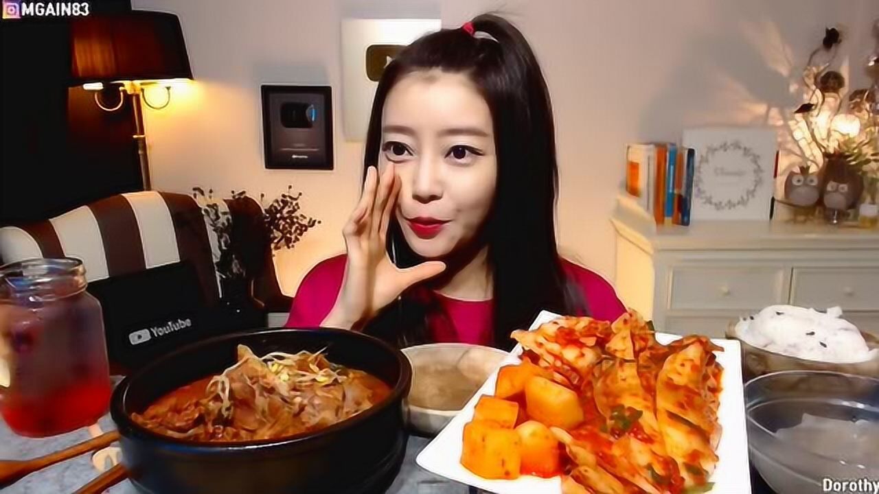 韩国大胃王吃播视频dorothy欧尼辣乎乎的排骨汤配宽粉
