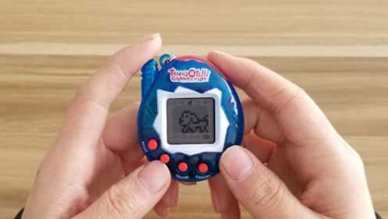 试玩怀旧玩具电子宠物机想不到竟有168种宠物能养过来吗