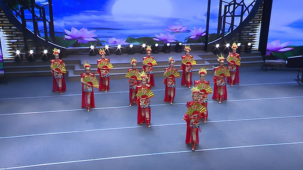 广场扇子舞《中国脊梁》, 非常有气势,大气磅礴的广场舞!