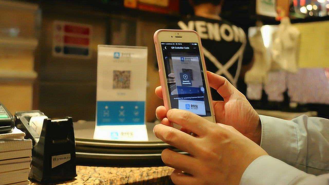 外国网友热评中国移动支付_移动支付震惊外国人_老外移动支付