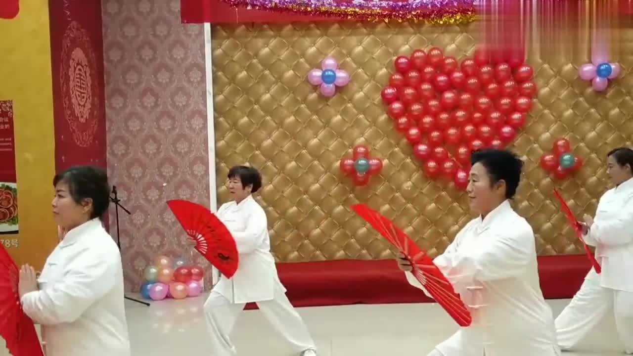 中国功夫扇第二套背面教学:中国功夫博大精深