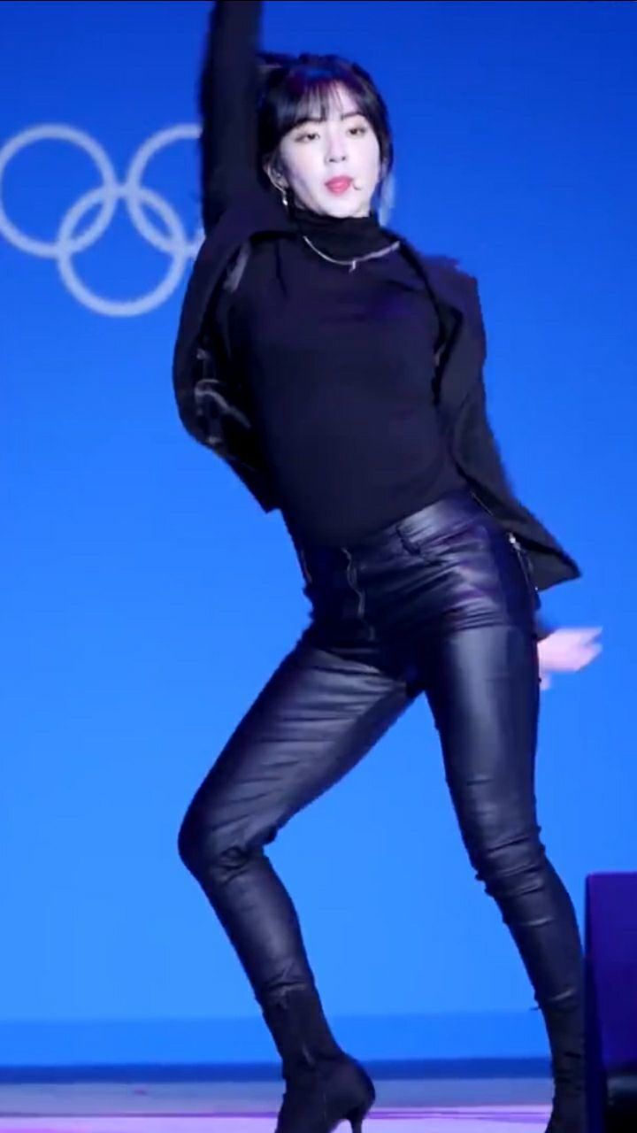 裴珠泫穿皮裤跳热舞的样子,你们见过吗?