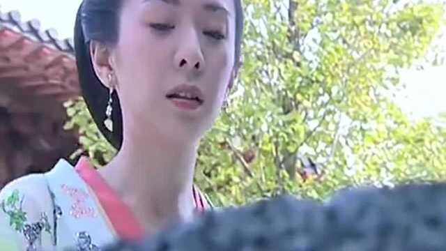 聊斋:下人不敢去井边打水,小姐壮胆前去,却看到这一幕