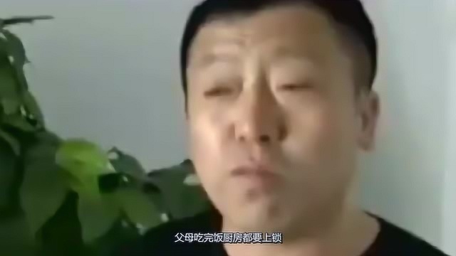 集锦:老人“倚老卖老”,竟然自爆背景,网友:社会你大爷不服你不行!