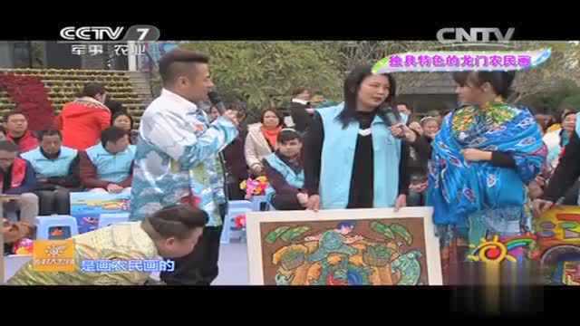 大姐现场介绍广东特色农民画,麻布画,网友:真叫人佩服