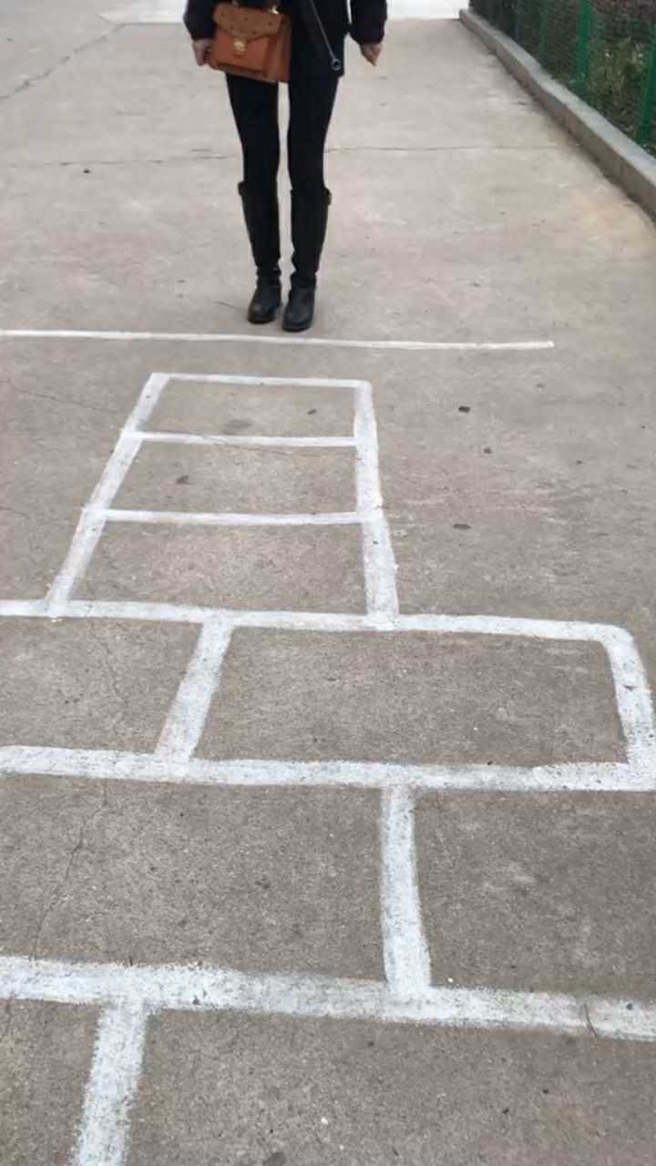 我们这叫做跳房子你们那叫什么呢