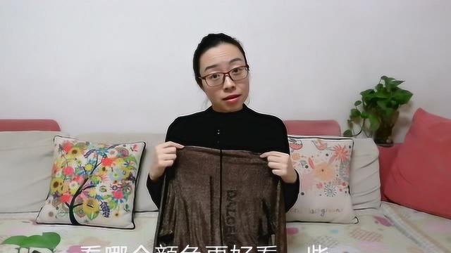 妈妈们到了一定年龄,穿衣要简约,金色百搭打底衫展现优雅与时尚气息